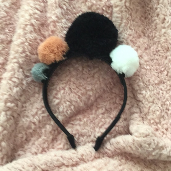 Two Pom Pom Amour bows headbands💖 - Picture 4 of 4